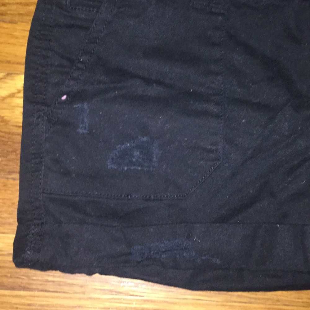 BLACK RIPPED MID RISE JEAN SHORTS - Picture 3 of 4